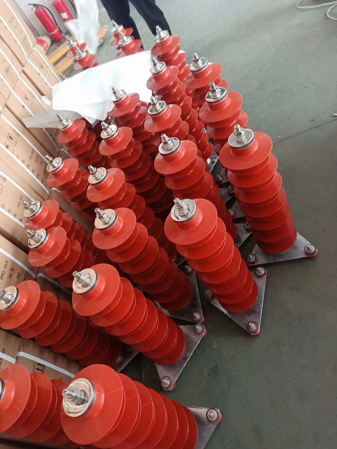 金屬氧化物無間隙避雷器HY10W系列詳解 守護電力系統(tǒng)安全的關鍵衛(wèi)士